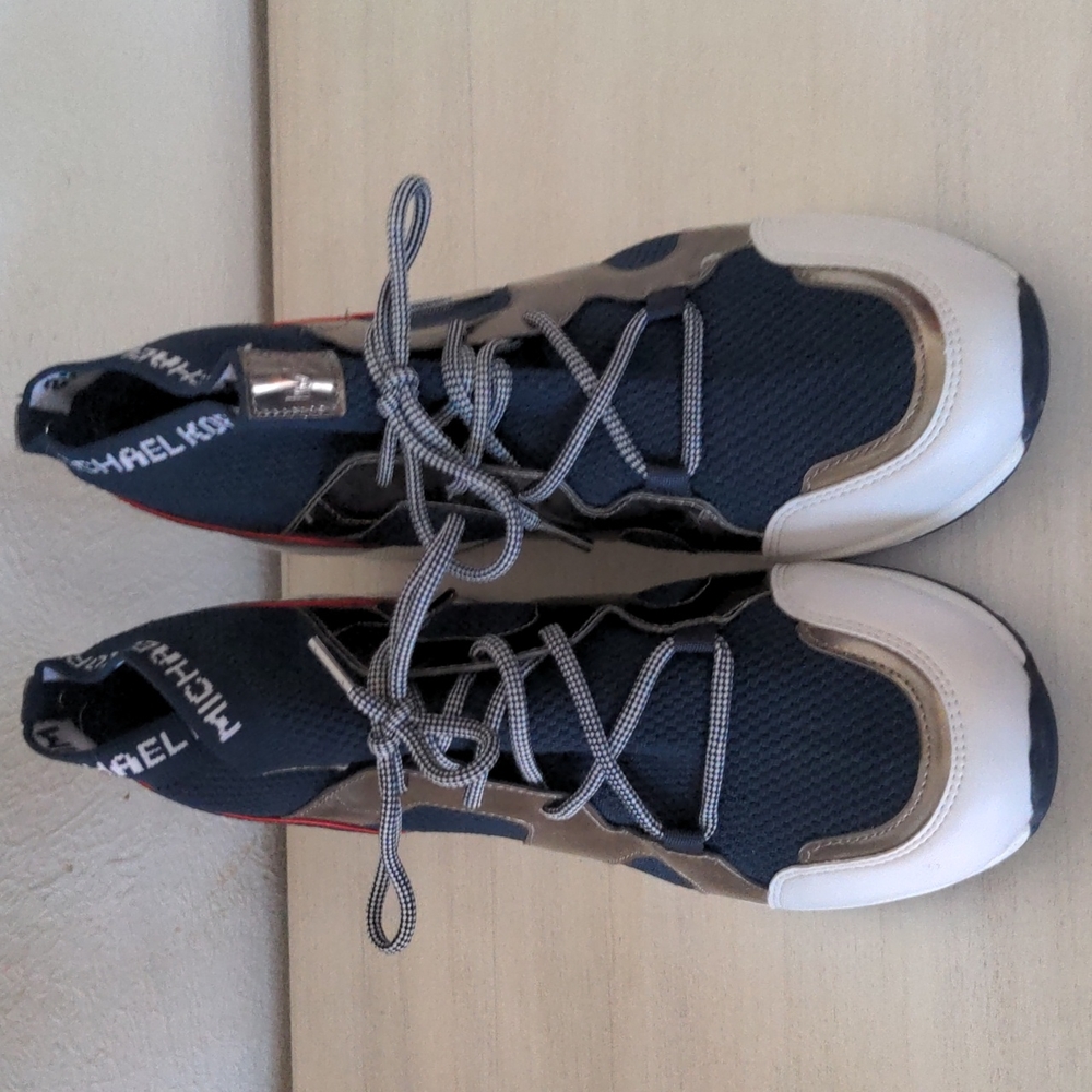 Brand new Michael Kors tennis shoes sz 10. Fits like 9.5